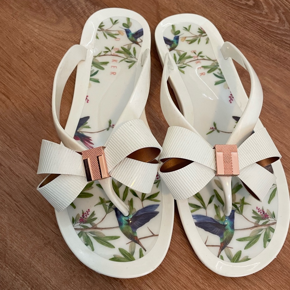 EUC Ted Baker white bow flip flops 7 38